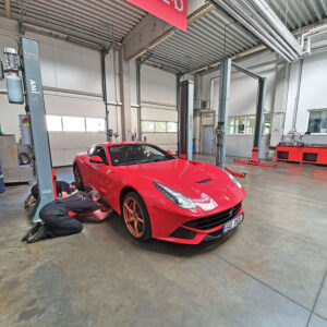 Autoservis 18 Ferrari F12 02 1