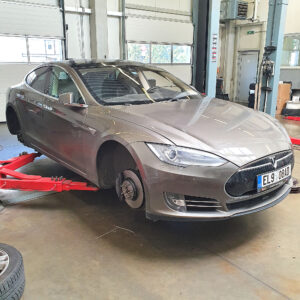 Autoservis 92 tesla 06